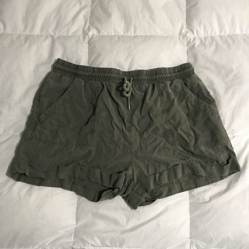 Universal Thread Green Shorts XL